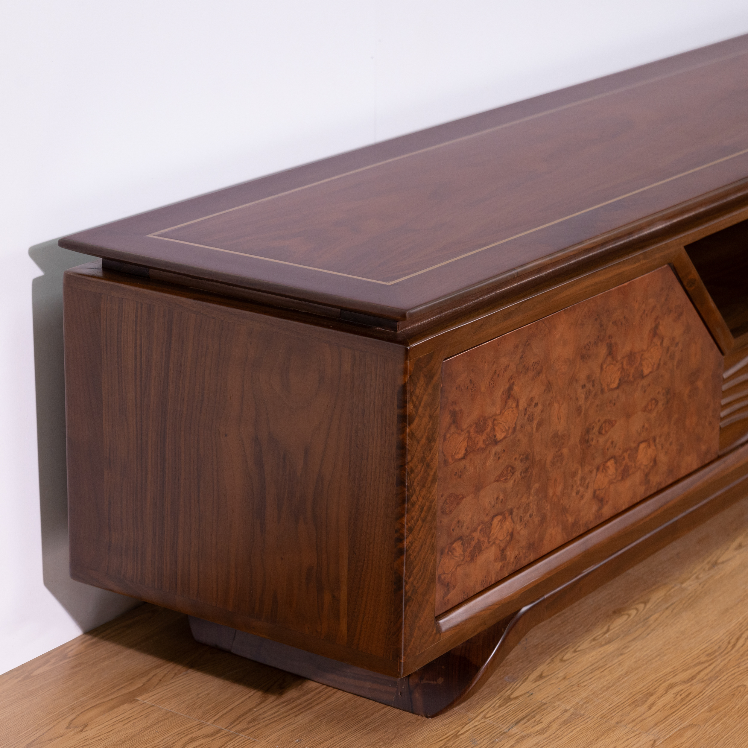 Kệ TV định vị